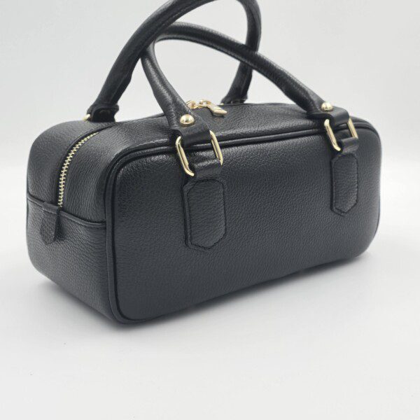 juoda odinė rankinė