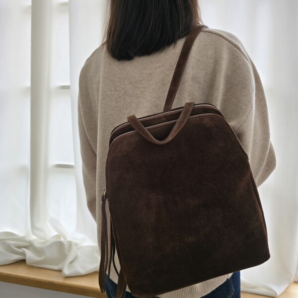 Klasikinė rudos spalvos zomšinė kuprinė