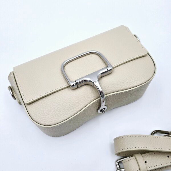 Rankinė „Belladonna“ – kreminės spalvos su sidabro detalėmis